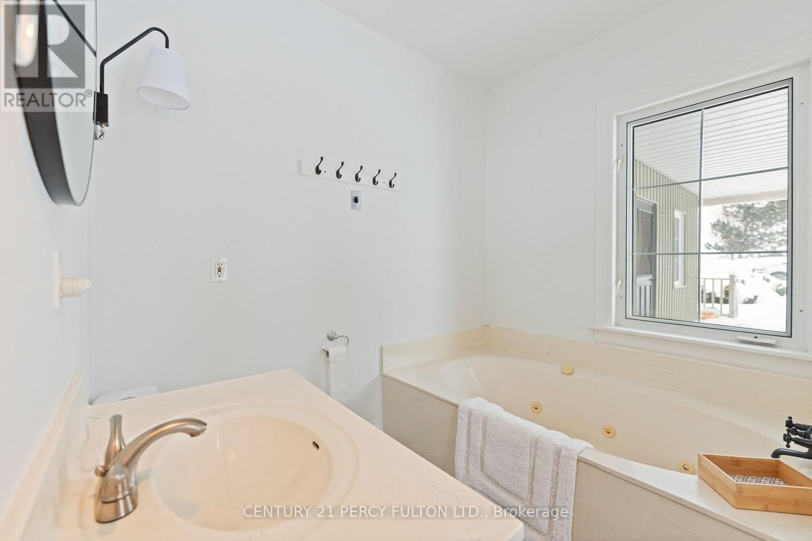 5659 Gilmore Road, Clarington, ON - Indoor Photo Showing Bathroom