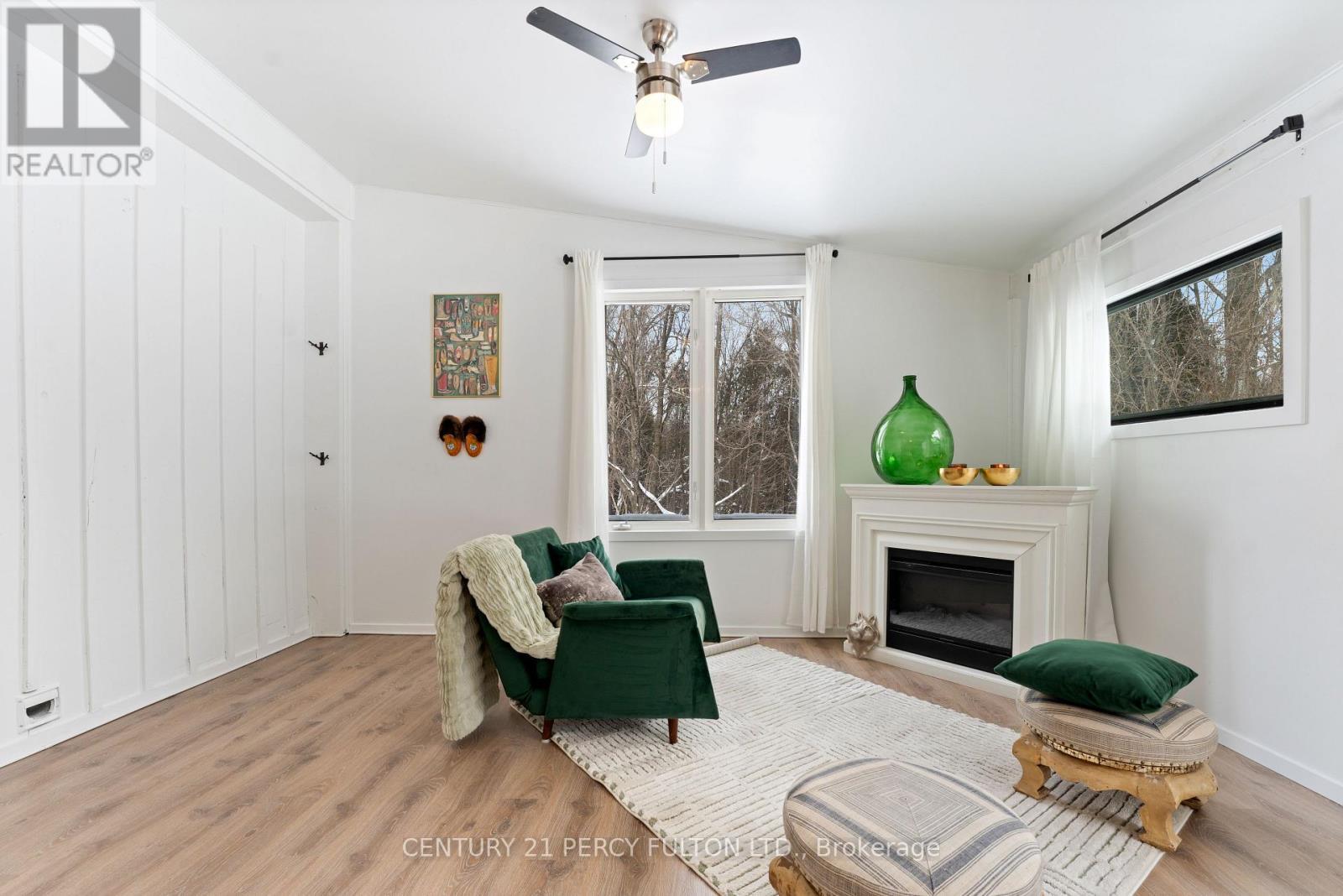 5659 Gilmore Road, Clarington, ON - Indoor With Fireplace