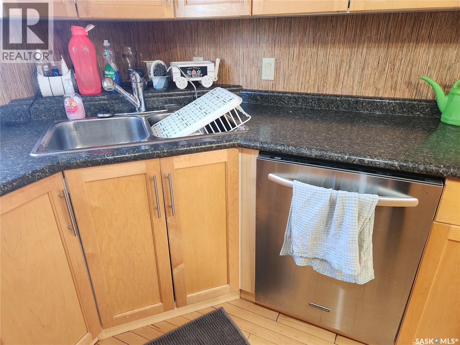 309 4Th Street W, Nipawin, SK - Indoor Photo Showing Kitchen With Double Sink