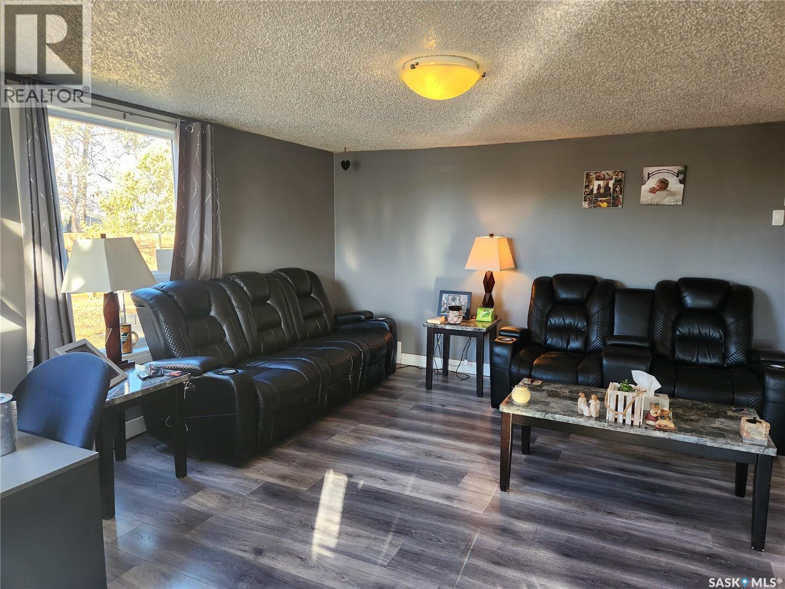 309 4Th Street W, Nipawin, SK - Indoor Photo Showing Living Room