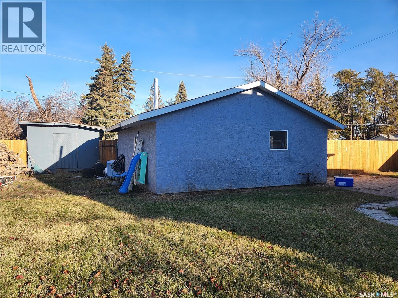 309 4Th Street W, Nipawin, SK - Outdoor