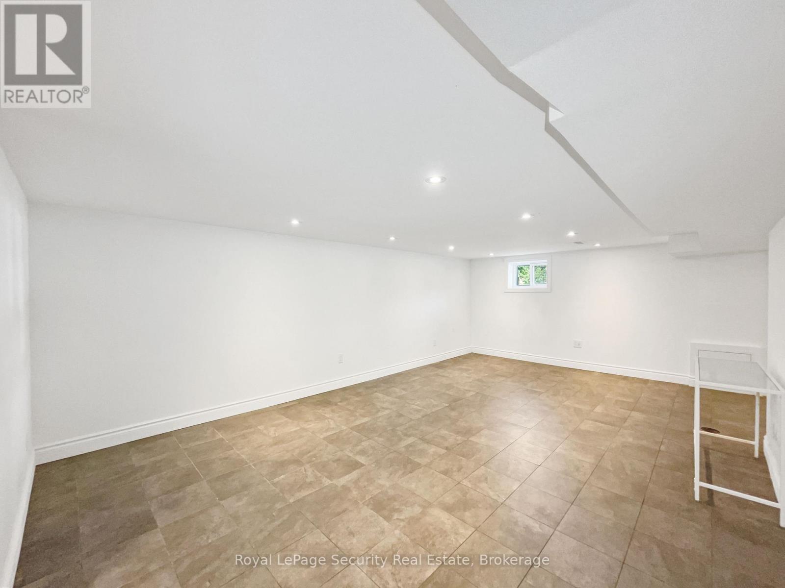 Lower - 29 Morland Road, Toronto, ON - Indoor Photo Showing Other Room