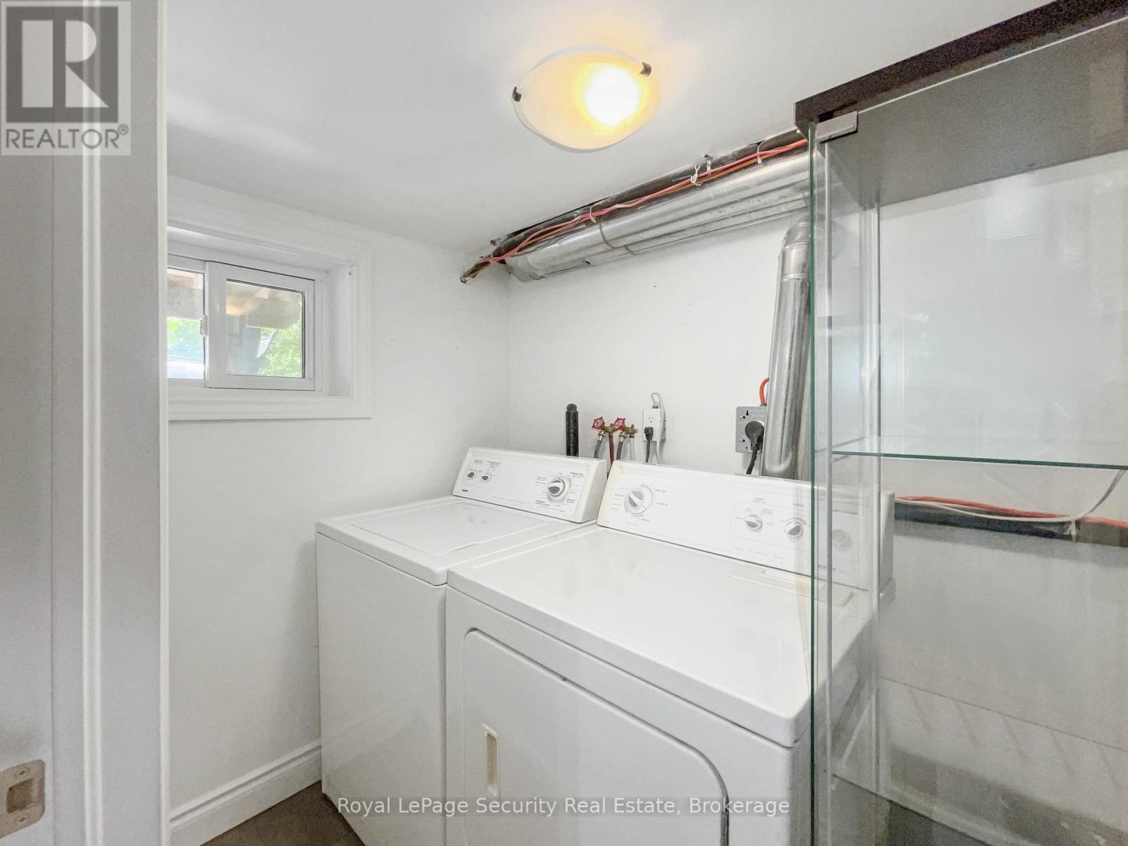 Lower - 29 Morland Road, Toronto, ON - Indoor Photo Showing Laundry Room