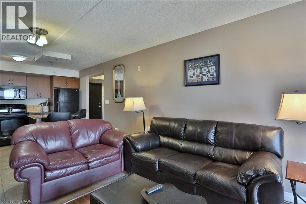 Living area featuring a textured ceiling - 776 Laurelwood Drive Unit# 705, Waterloo, ON - Indoor Photo Showing Living Room