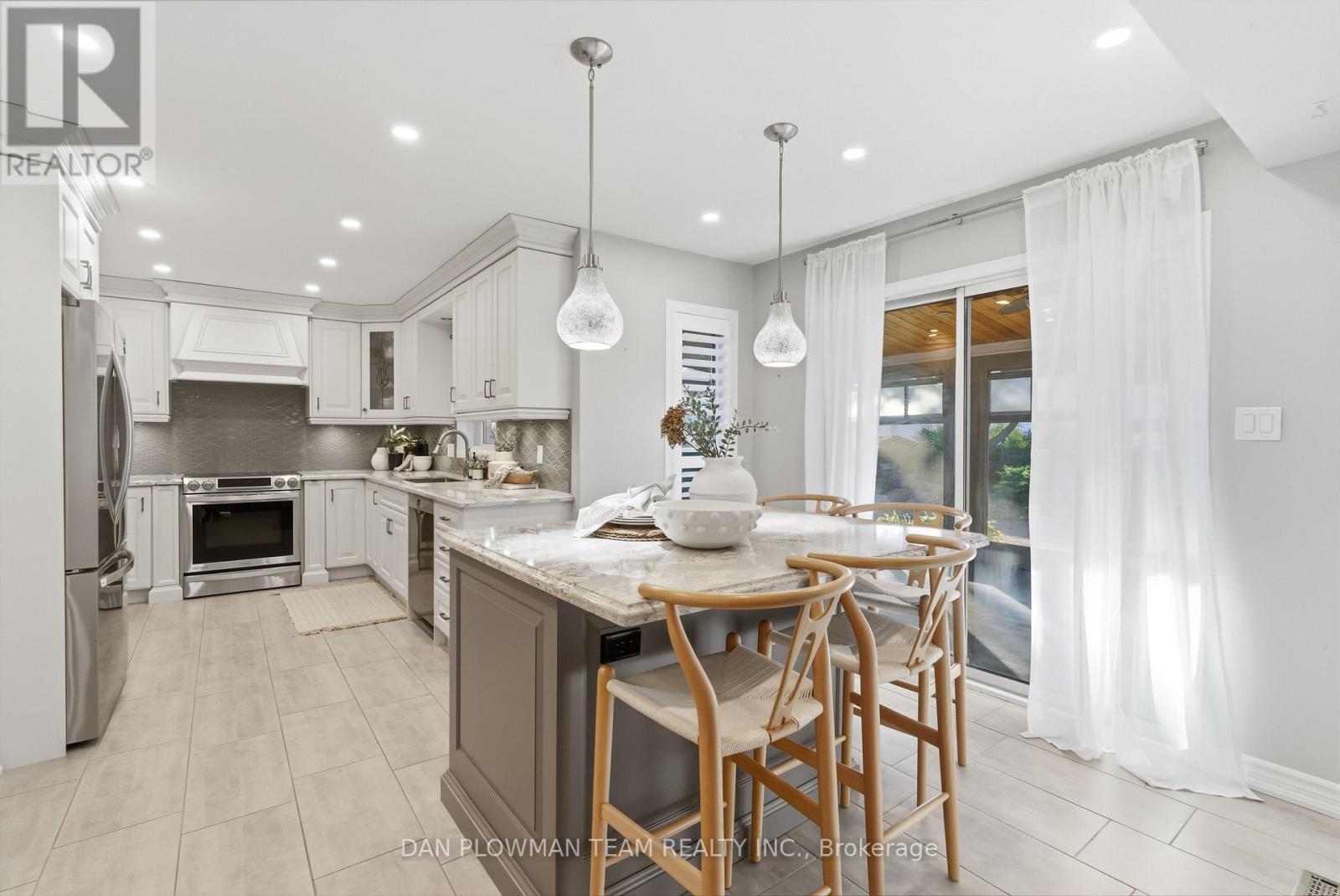 8 Aldcroft Crescent, Clarington, ON - Indoor