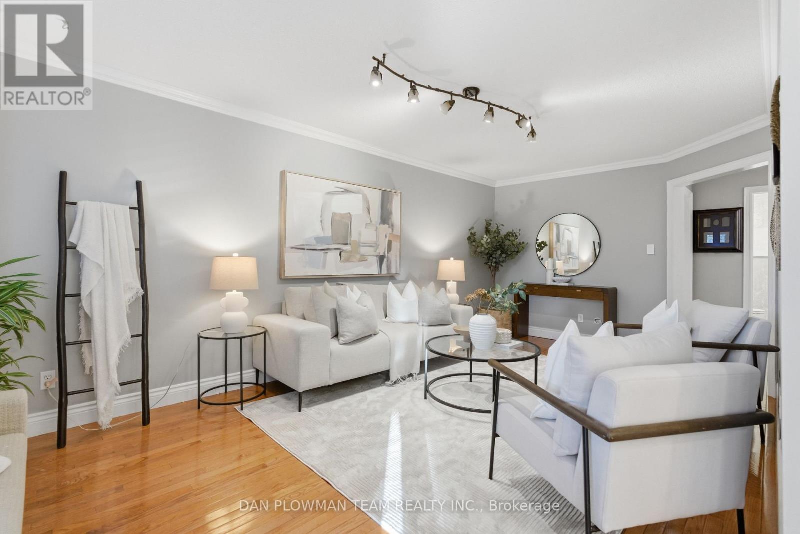 8 Aldcroft Crescent, Clarington, ON - Indoor