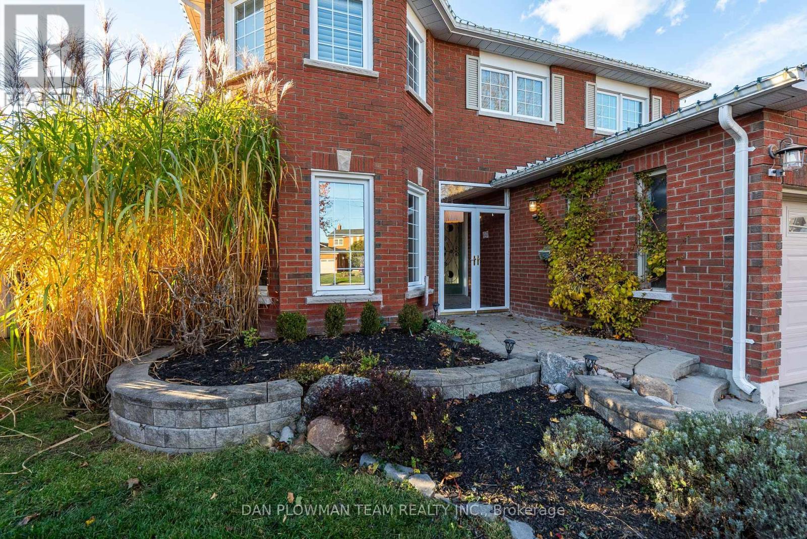8 Aldcroft Crescent, Clarington, ON - Outdoor