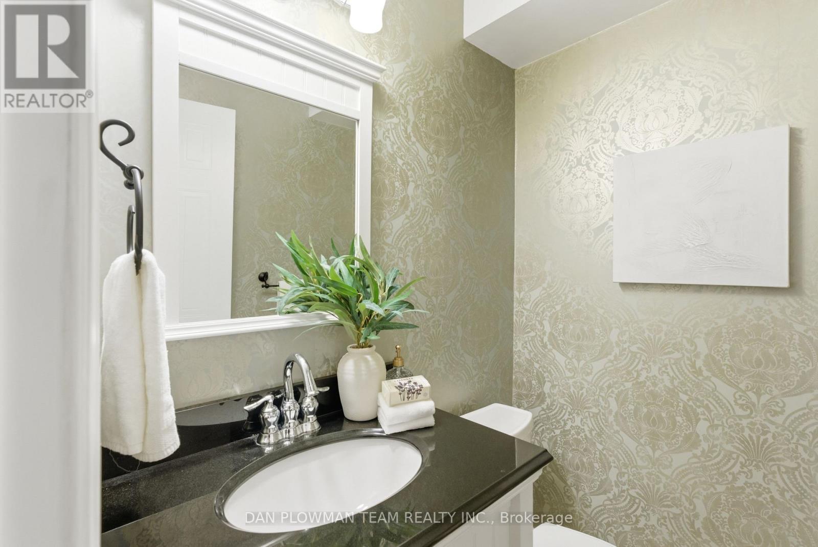 8 Aldcroft Crescent, Clarington, ON - Indoor Photo Showing Bathroom