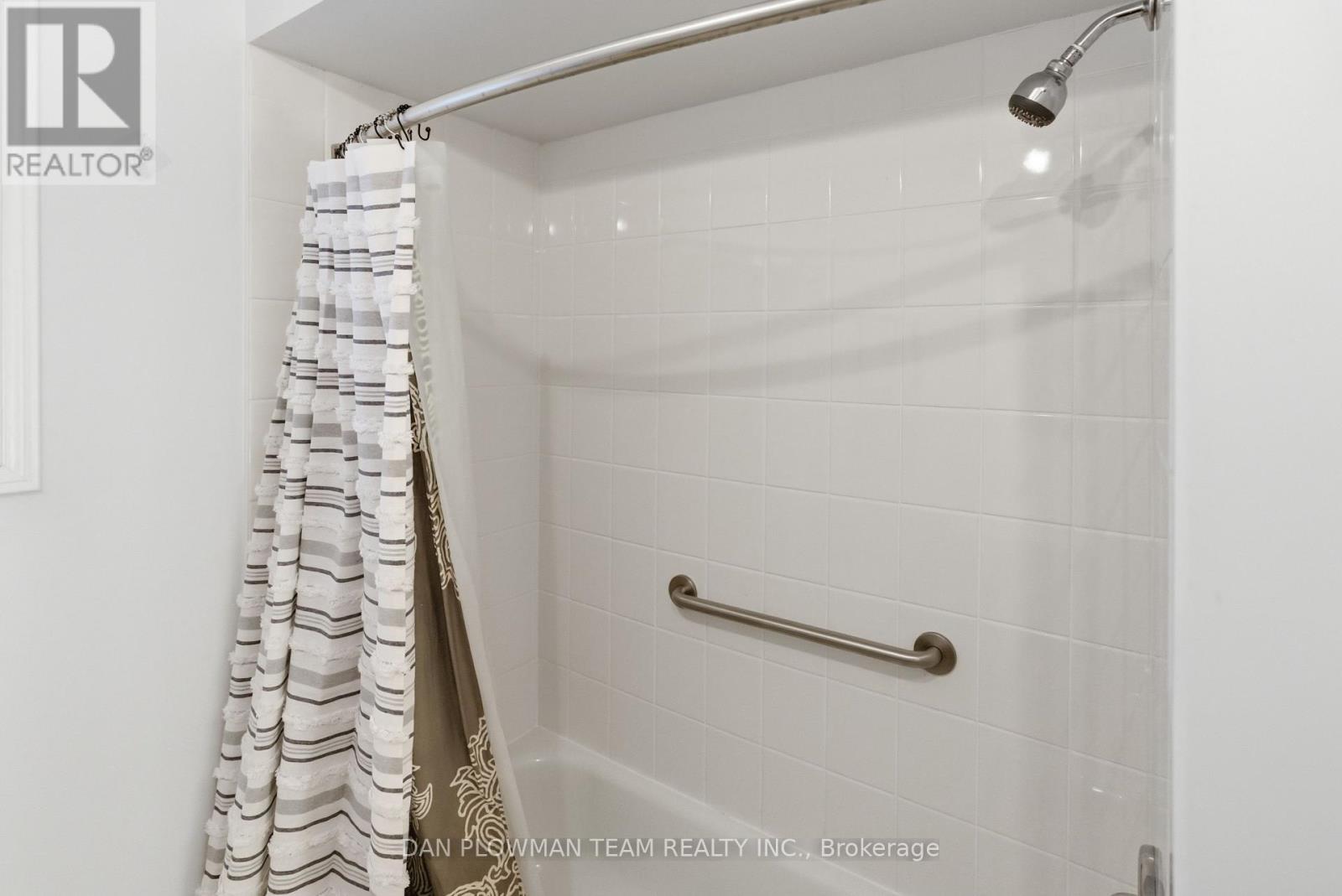 8 Aldcroft Crescent, Clarington, ON - Indoor Photo Showing Bathroom