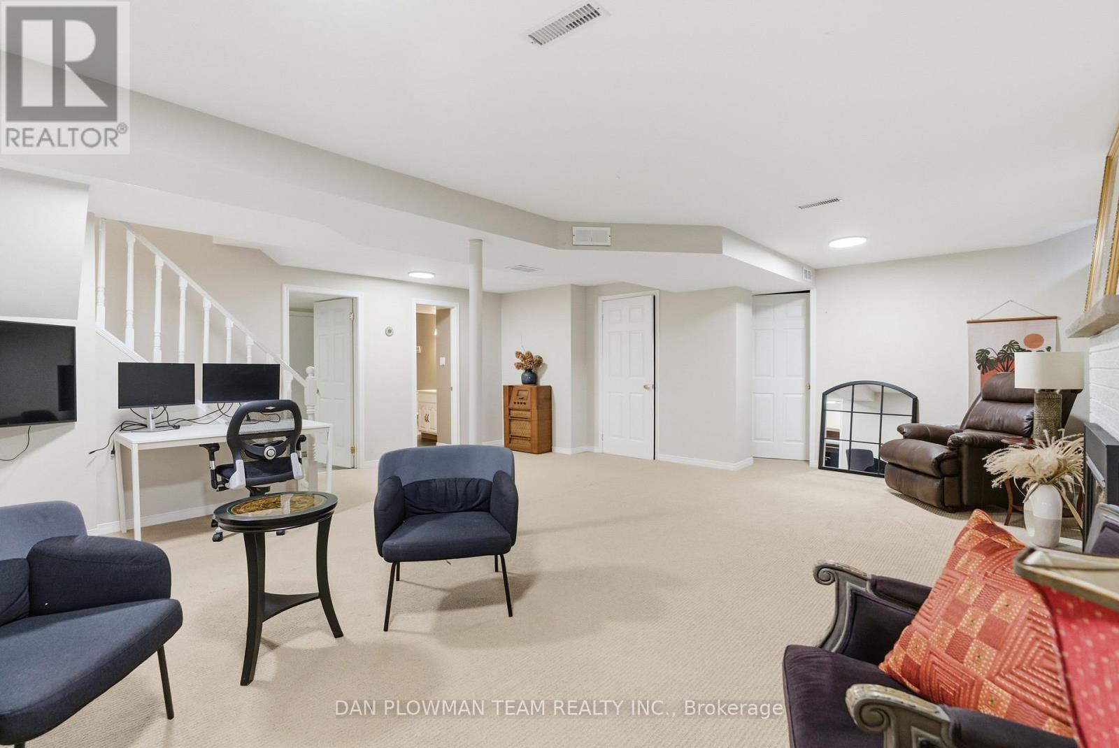 8 Aldcroft Crescent, Clarington, ON - Indoor