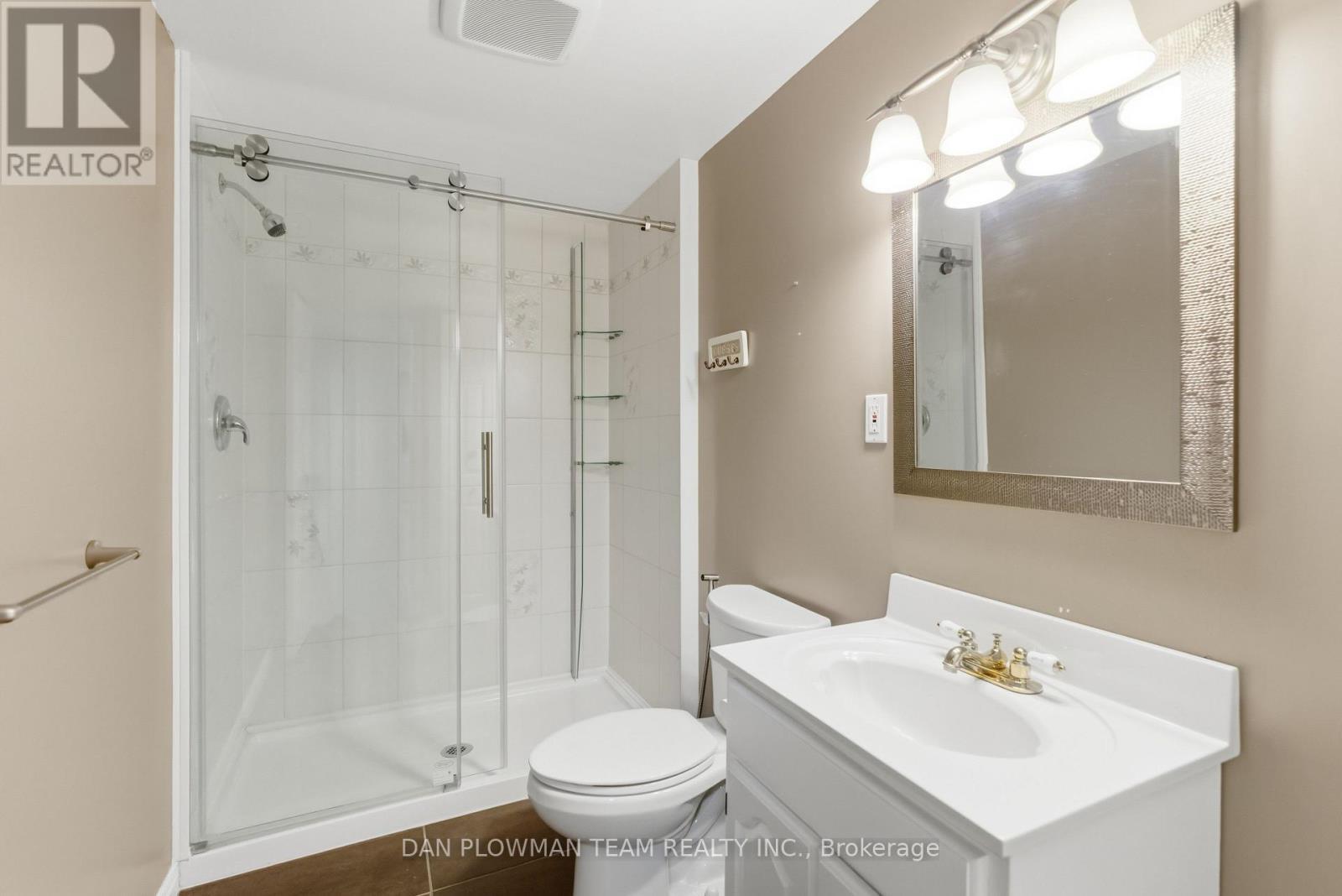 8 Aldcroft Crescent, Clarington, ON - Indoor Photo Showing Bathroom