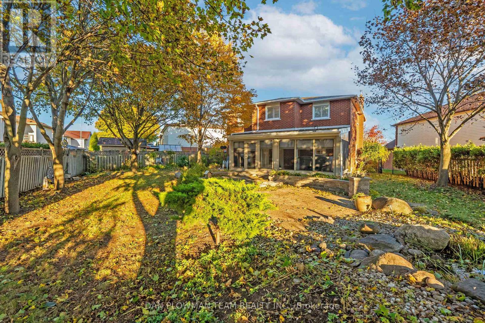 8 Aldcroft Crescent, Clarington, ON - Outdoor