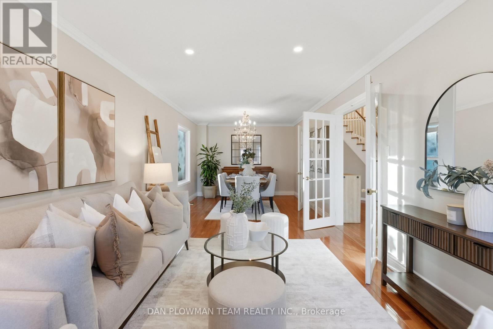8 Aldcroft Crescent, Clarington, ON - Indoor Photo Showing Living Room
