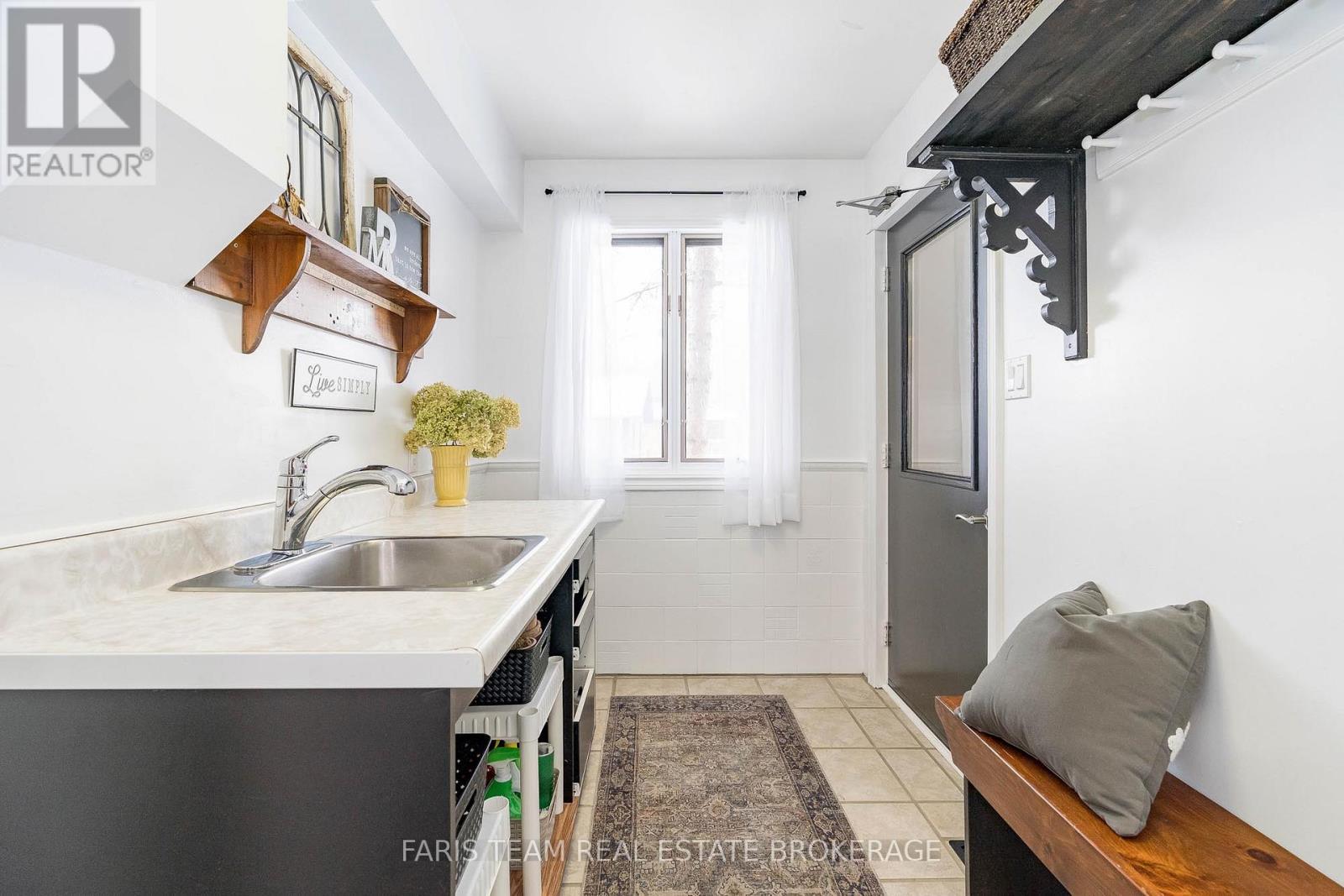 238 Robins Point Road, Tay, ON - Indoor Photo Showing Kitchen