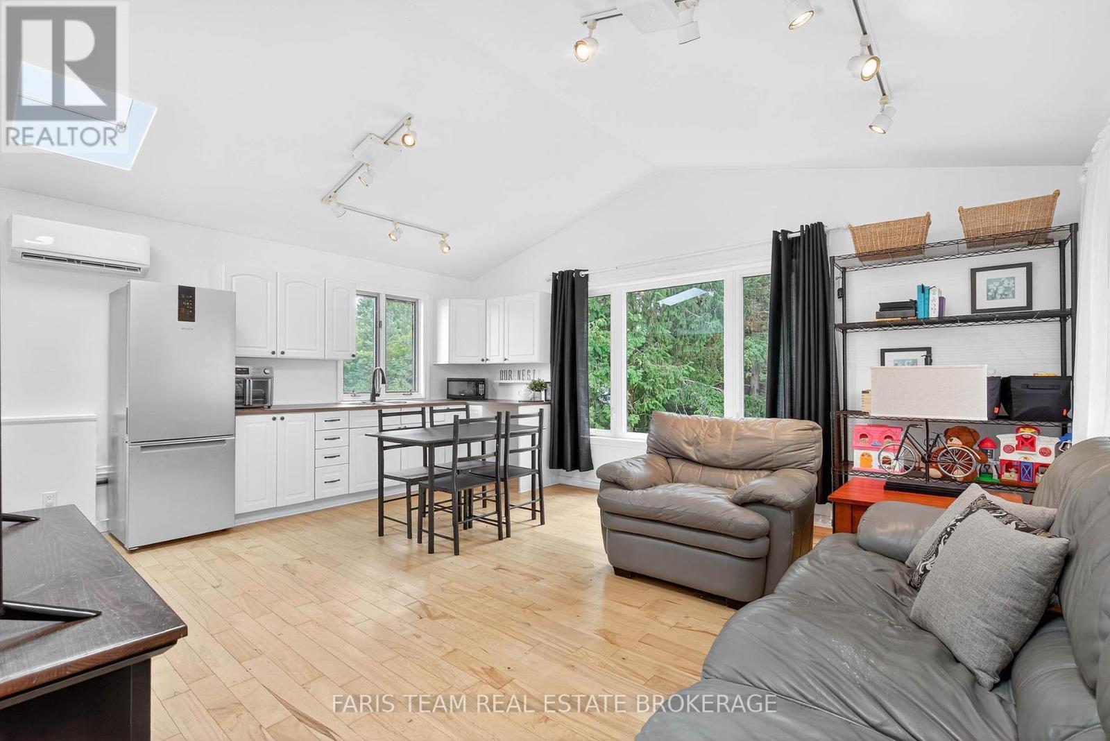 238 Robins Point Road, Tay, ON - Indoor