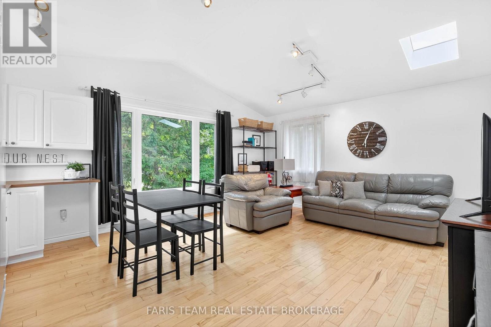 238 Robins Point Road, Tay, ON - Indoor Photo Showing Other Room