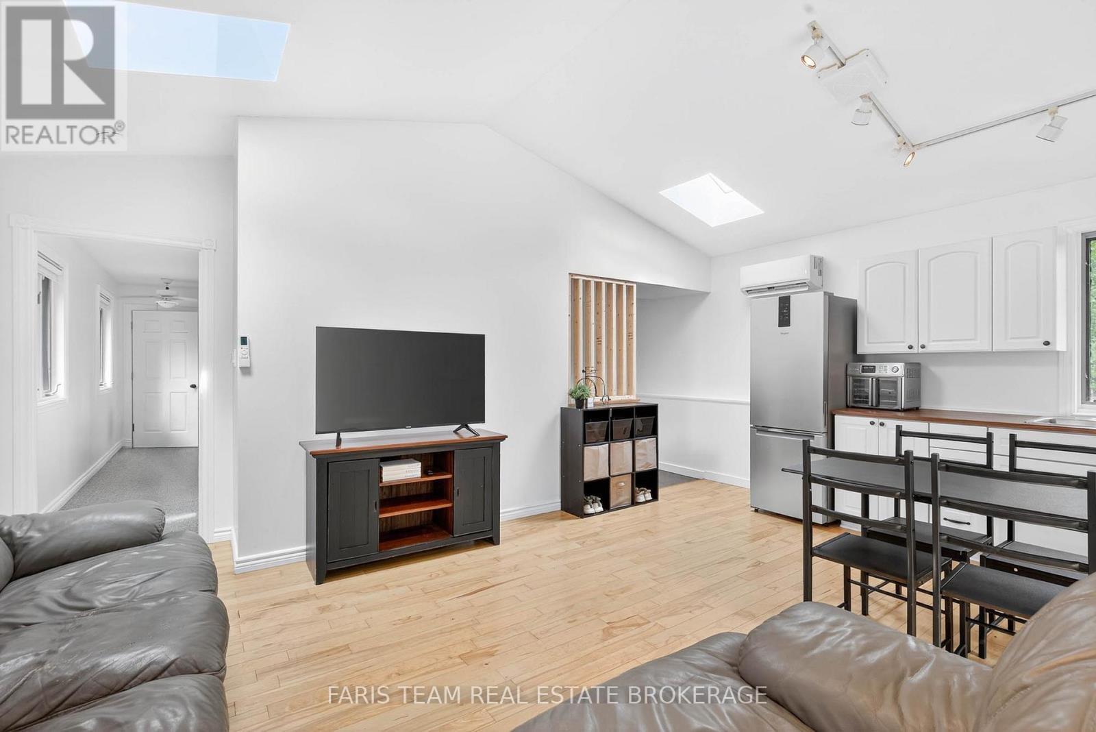 238 Robins Point Road, Tay, ON - Indoor