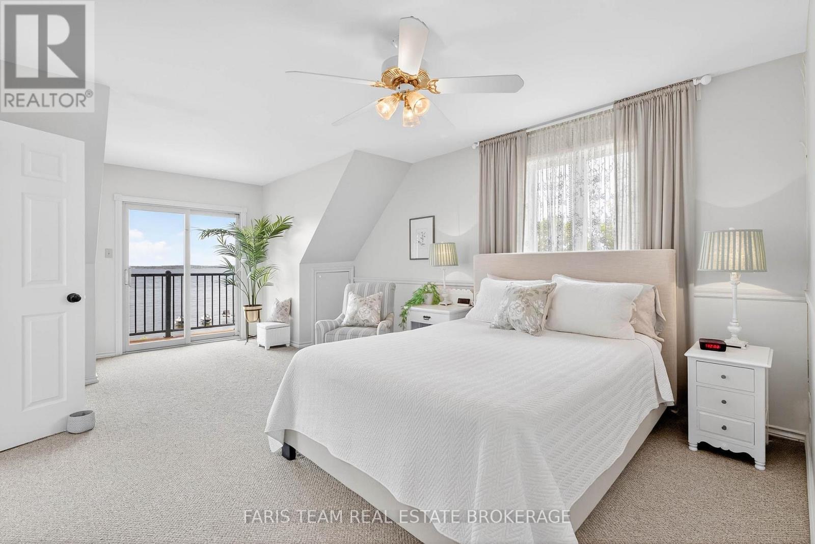 238 Robins Point Road, Tay, ON - Indoor Photo Showing Bedroom