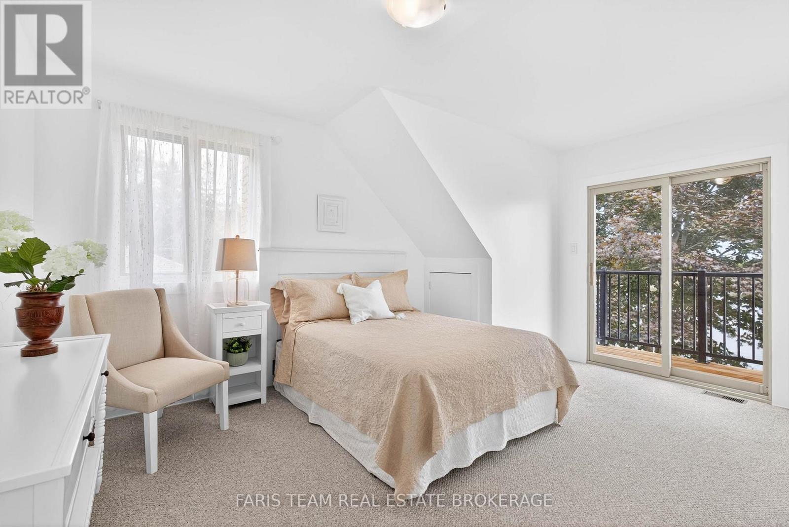 238 Robins Point Road, Tay, ON - Indoor Photo Showing Bedroom
