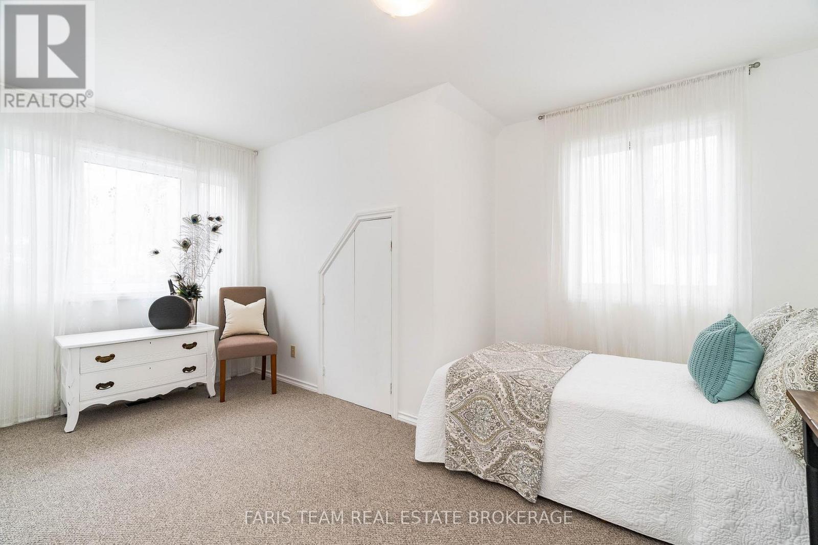 238 Robins Point Road, Tay, ON - Indoor Photo Showing Bedroom
