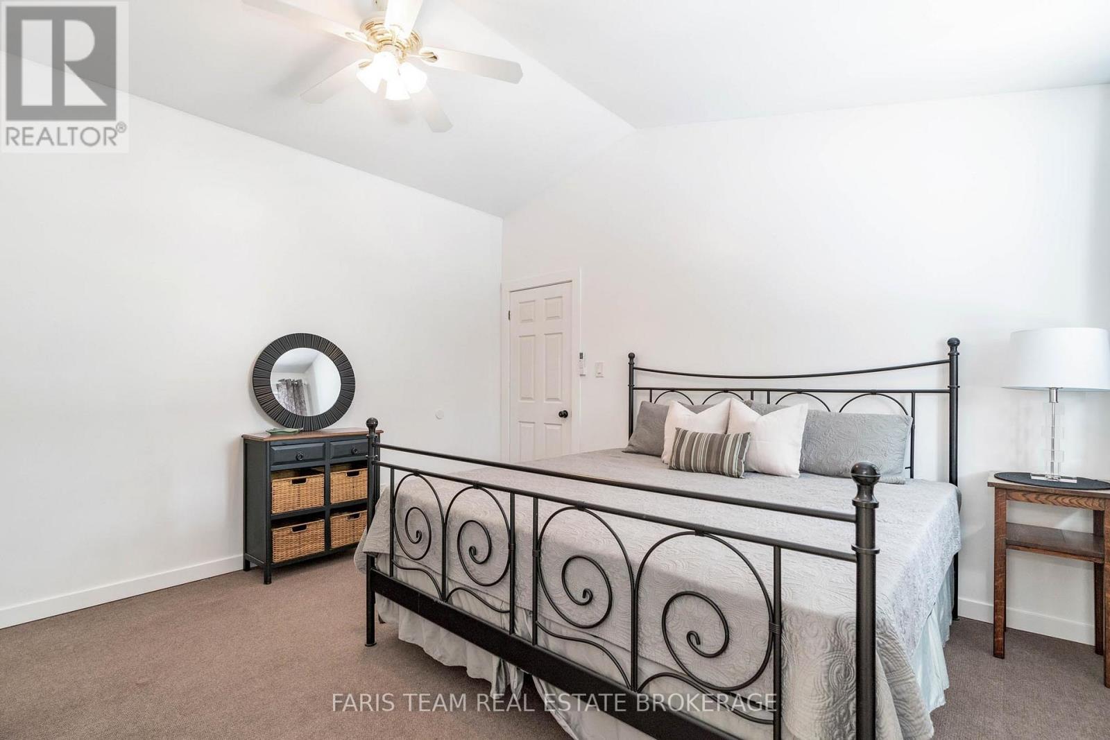 238 Robins Point Road, Tay, ON - Indoor Photo Showing Bedroom