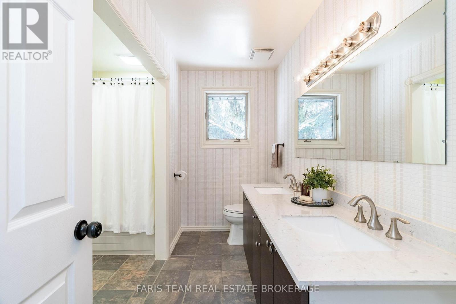 238 Robins Point Road, Tay, ON - Indoor Photo Showing Bathroom