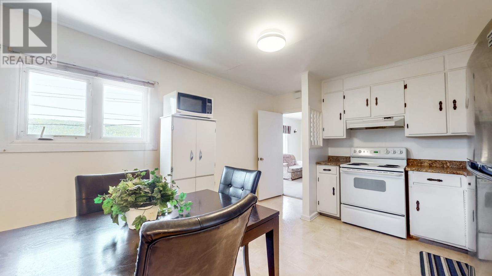 1094 Main Road, Dunville, NL - Indoor Photo Showing Kitchen