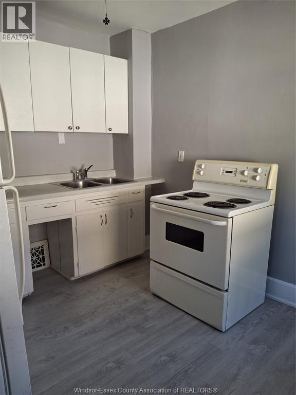 368 Hall, Windsor, ON - Indoor Photo Showing Kitchen With Double Sink