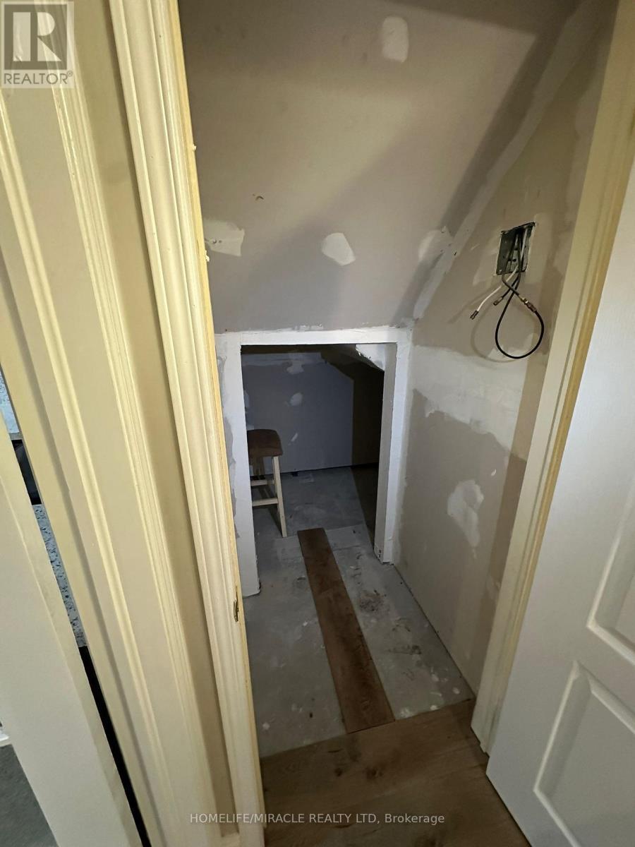 7100 Walworth Court, Mississauga, ON - Indoor Photo Showing Other Room