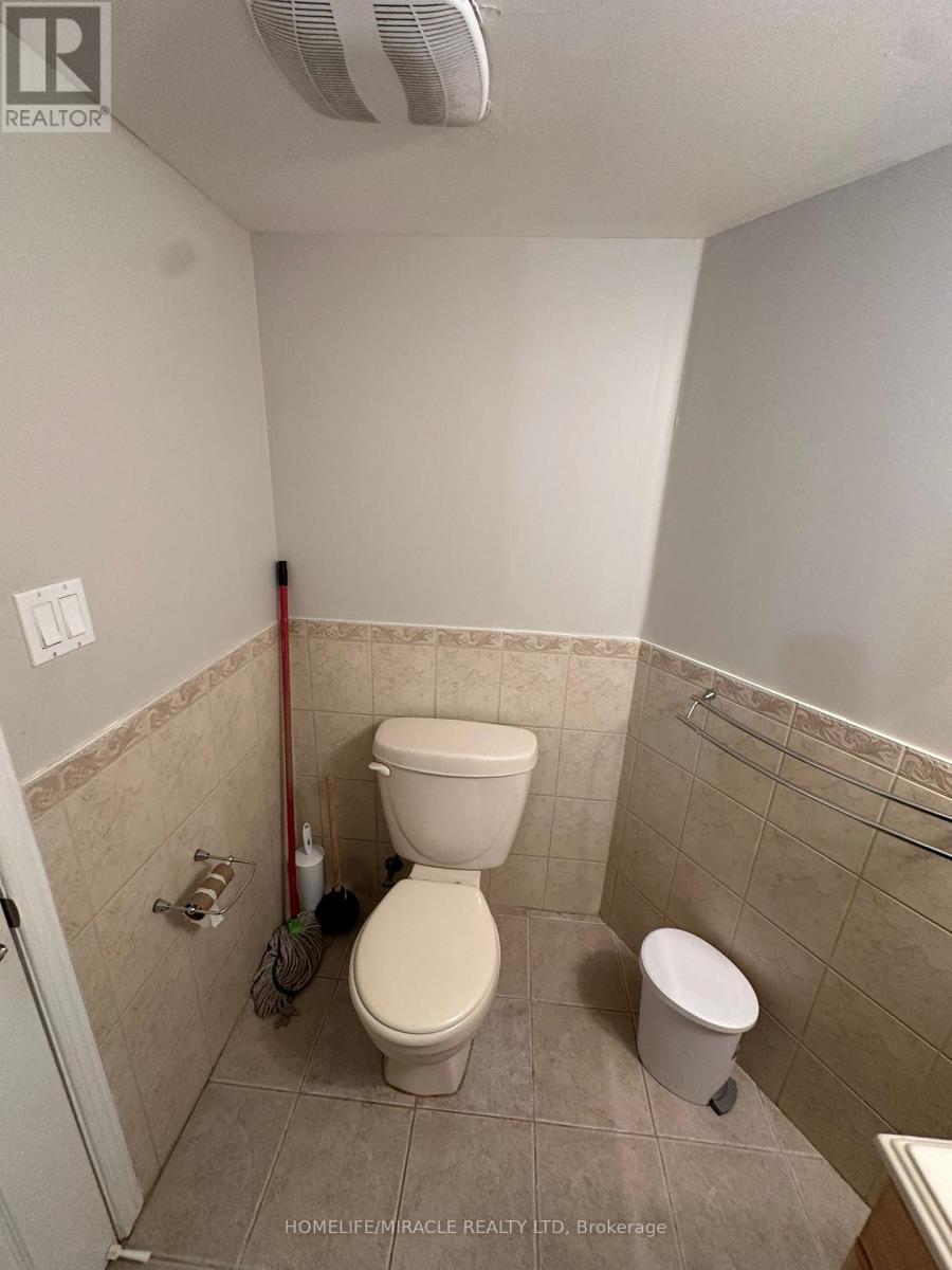 7100 Walworth Court, Mississauga, ON - Indoor Photo Showing Bathroom