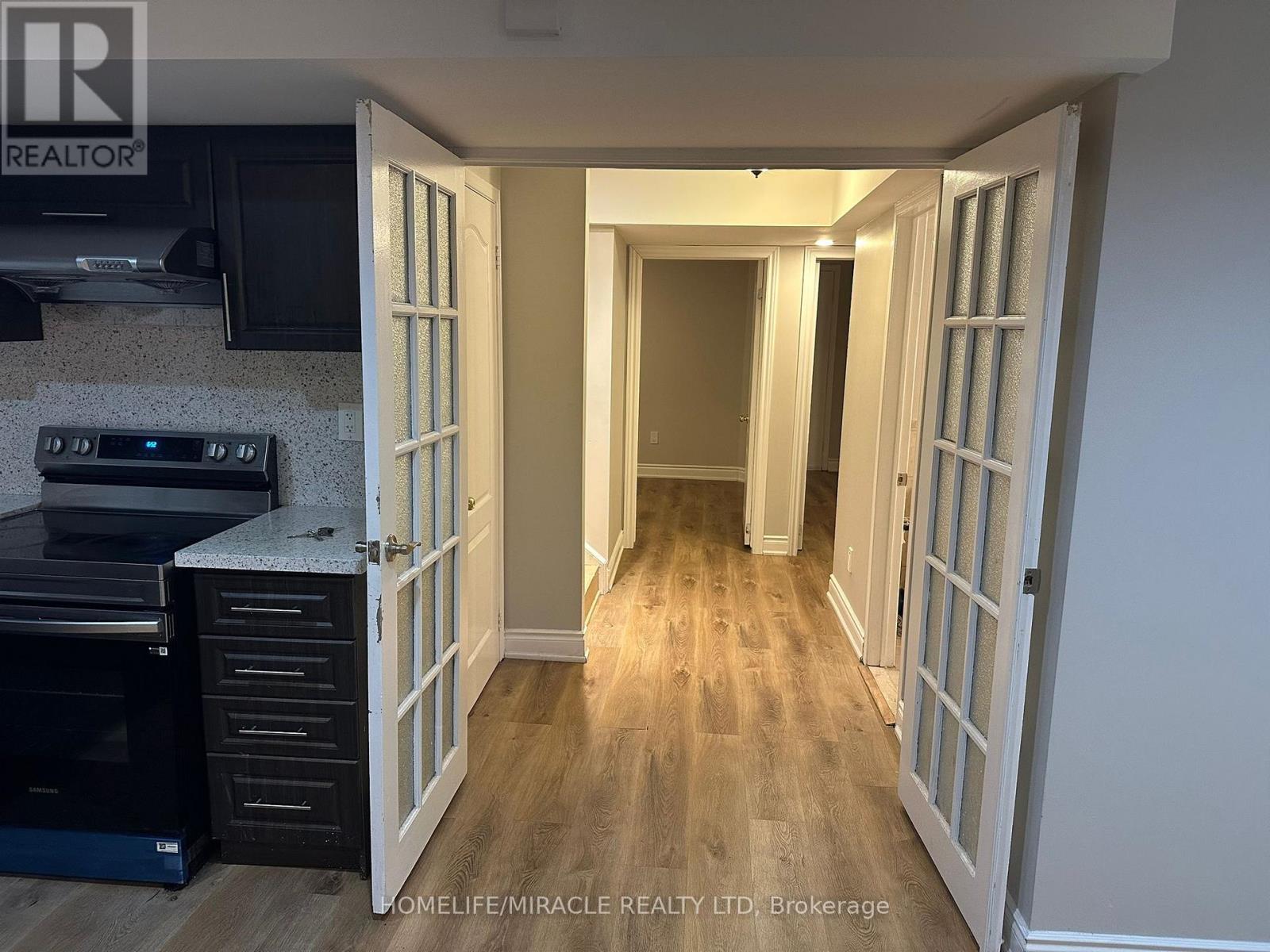 7100 Walworth Court, Mississauga, ON - Indoor Photo Showing Kitchen