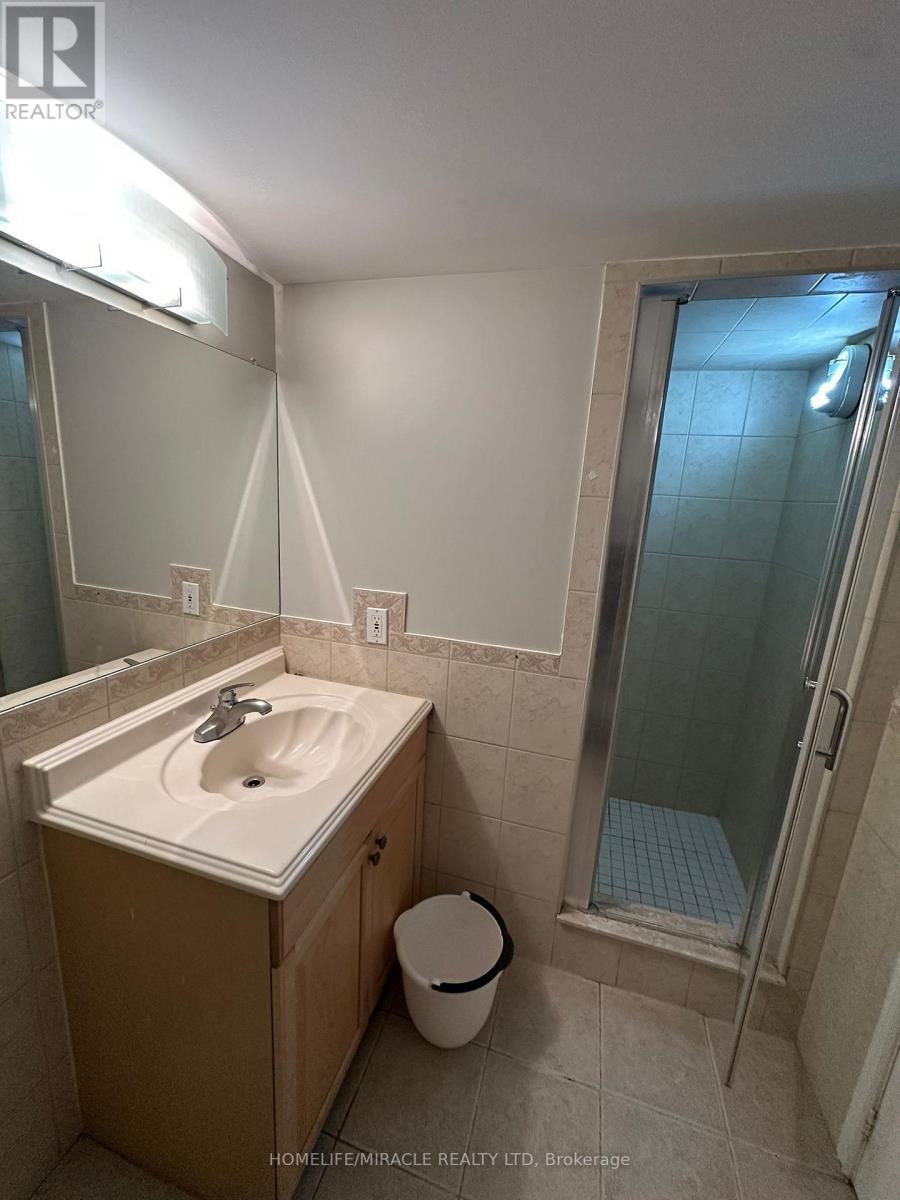 7100 Walworth Court, Mississauga, ON - Indoor Photo Showing Bathroom