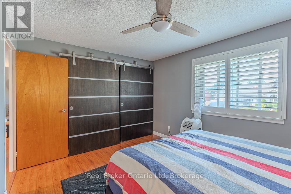 202 - 925 10Th Avenue E, Owen Sound, ON - Indoor Photo Showing Bedroom