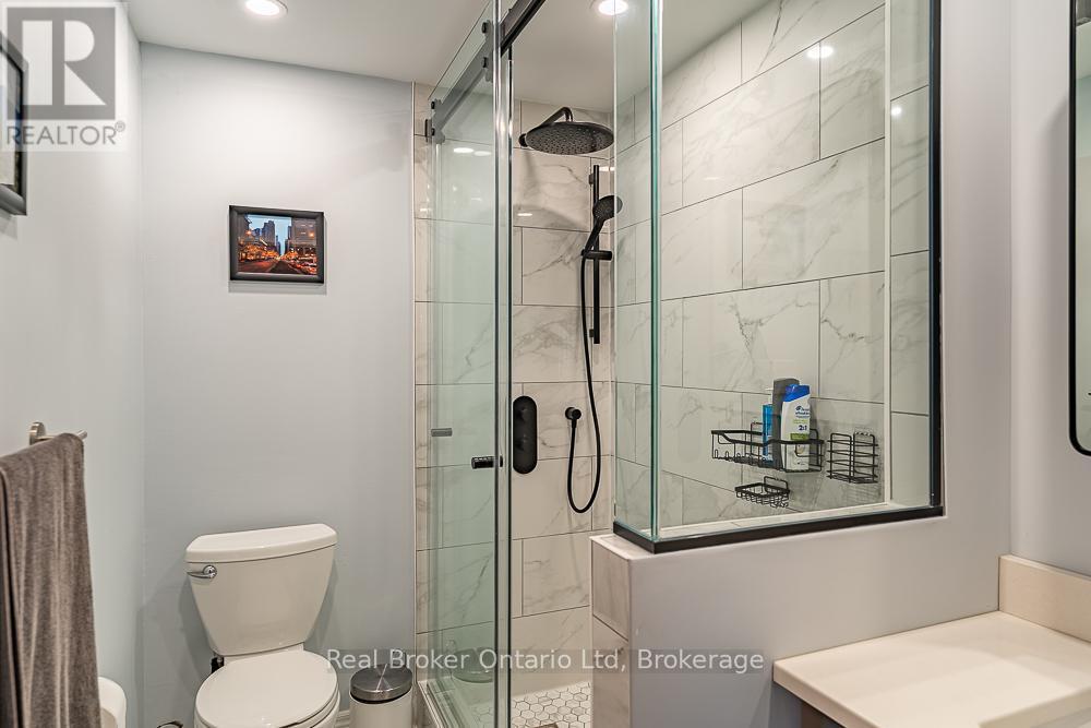 202 - 925 10Th Avenue E, Owen Sound, ON - Indoor Photo Showing Bathroom