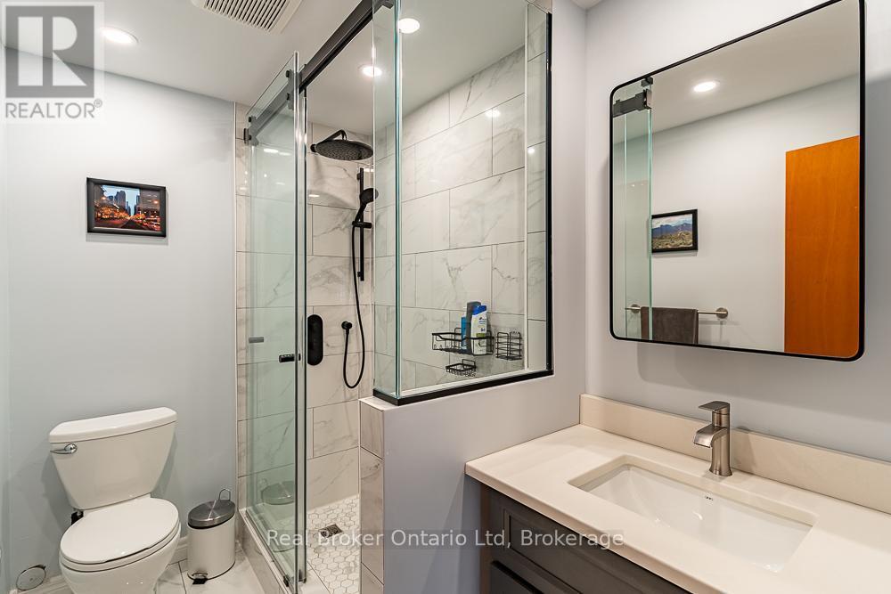 202 - 925 10Th Avenue E, Owen Sound, ON - Indoor Photo Showing Bathroom