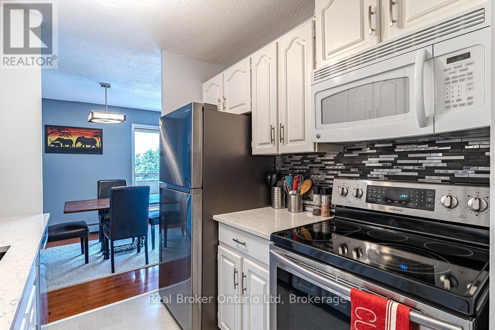 202 - 925 10Th Avenue E, Owen Sound, ON - Indoor Photo Showing Kitchen