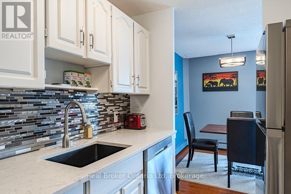 202 - 925 10Th Avenue E, Owen Sound, ON - Indoor Photo Showing Kitchen