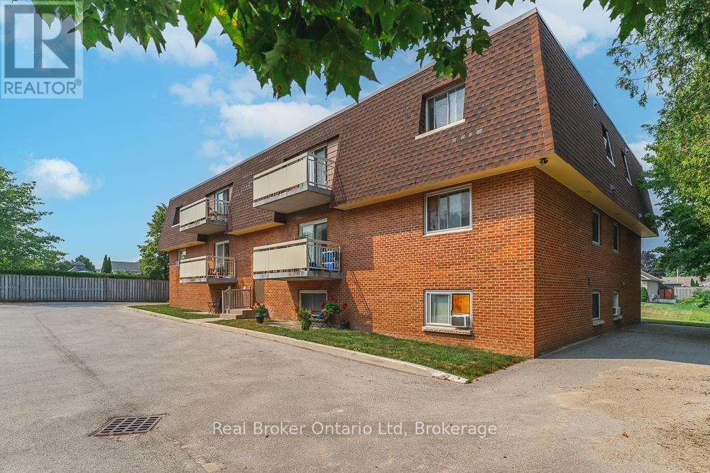 202 - 925 10Th Avenue E, Owen Sound, ON - Outdoor With Exterior