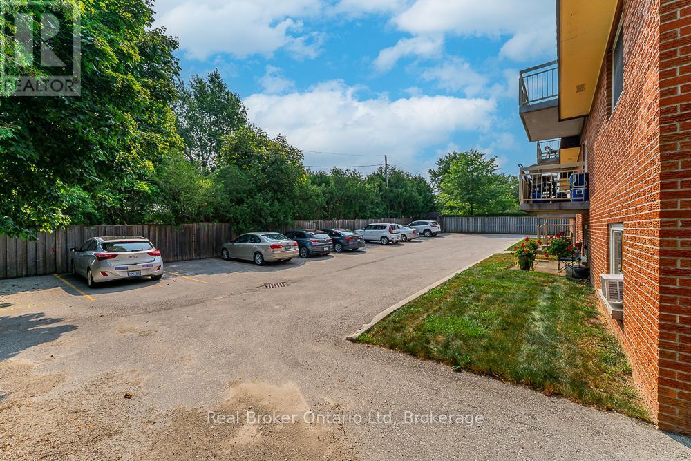 202 - 925 10Th Avenue E, Owen Sound, ON - Outdoor
