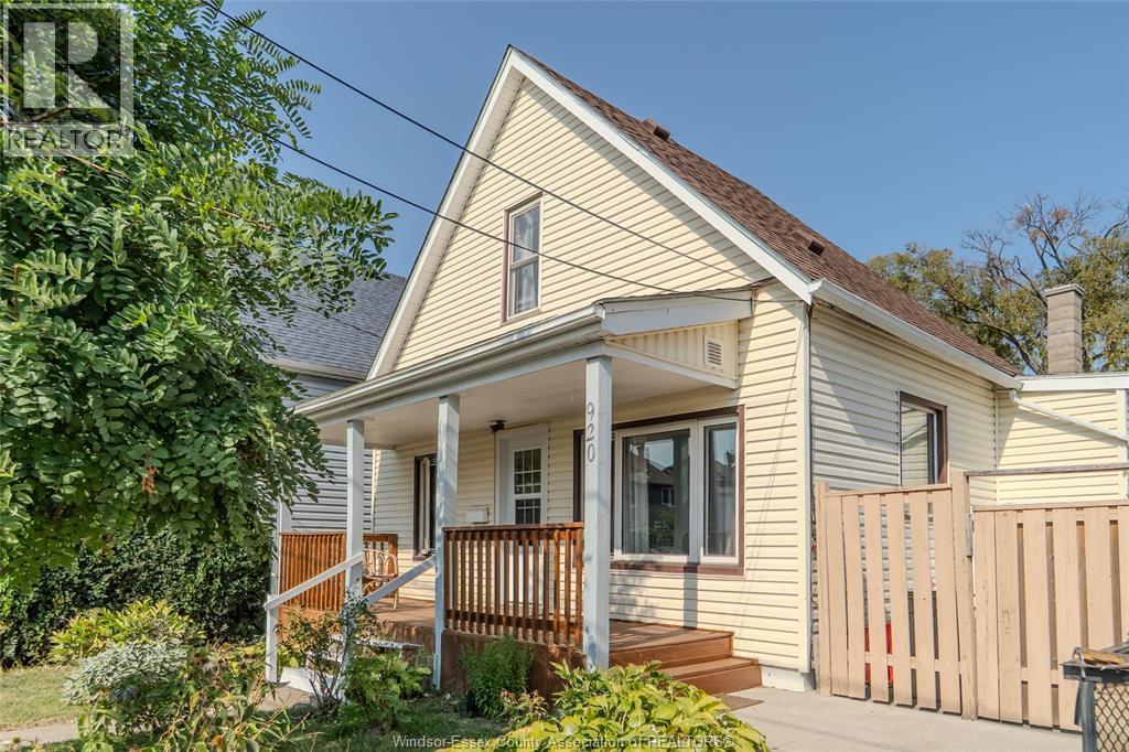 920 Lillian, Windsor, ON - Outdoor With Deck Patio Veranda