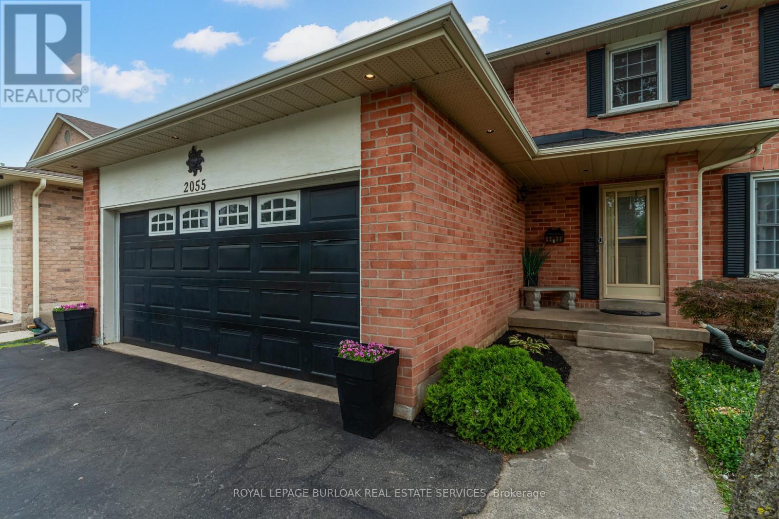 2055 Hunters Wood Drive, Burlington, ON - Outdoor With Exterior