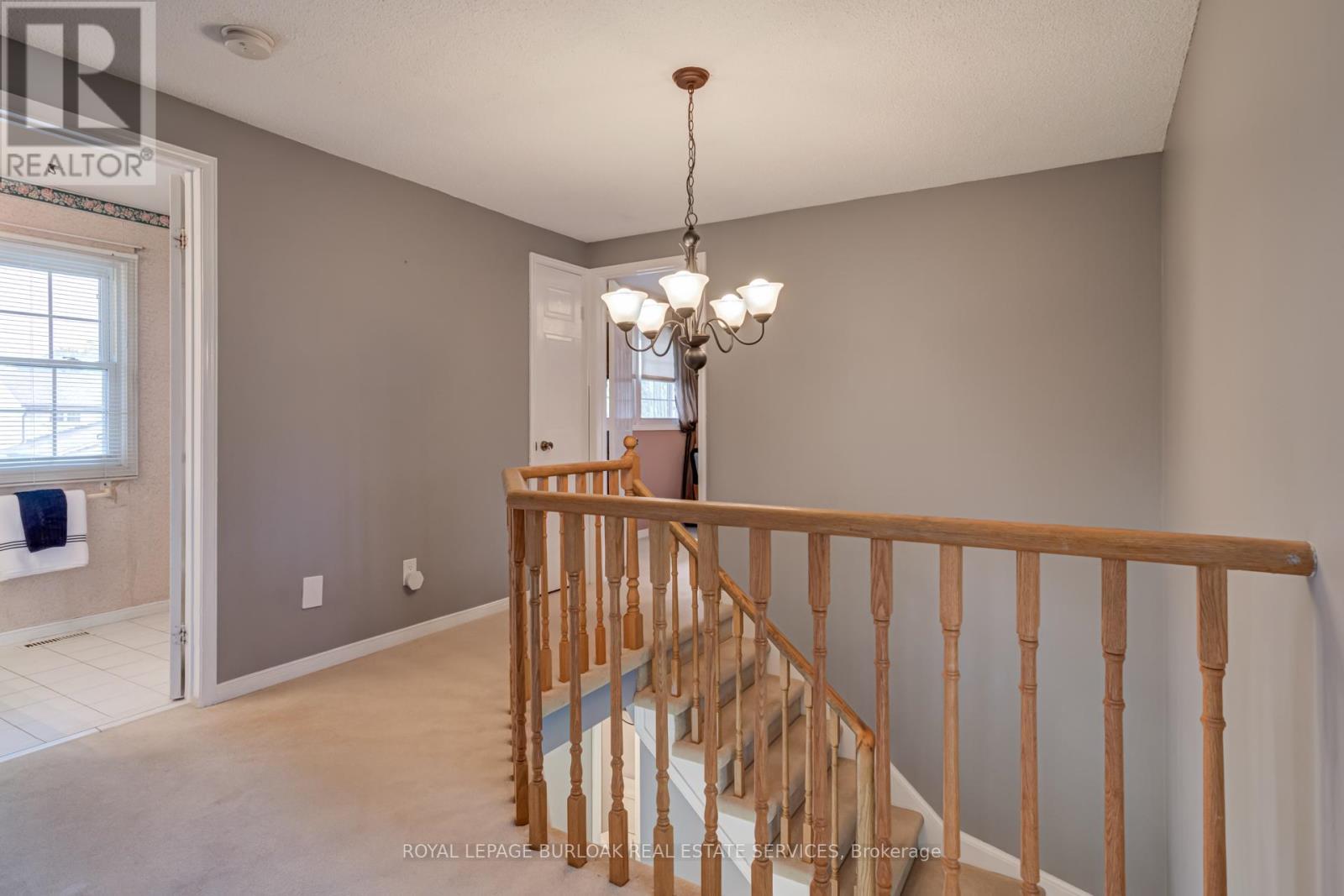 2055 Hunters Wood Drive, Burlington, ON - Indoor Photo Showing Other Room
