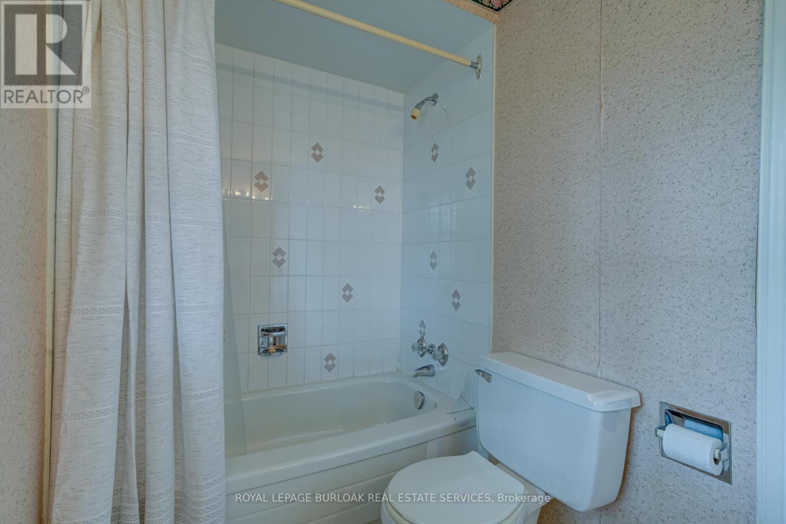 2055 Hunters Wood Drive, Burlington, ON - Indoor Photo Showing Bathroom