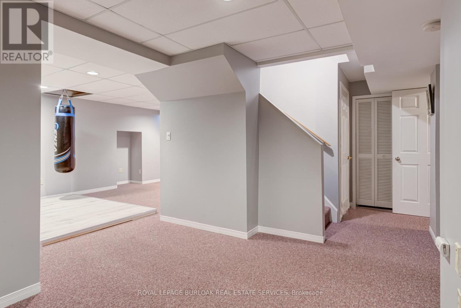 2055 Hunters Wood Drive, Burlington, ON - Indoor