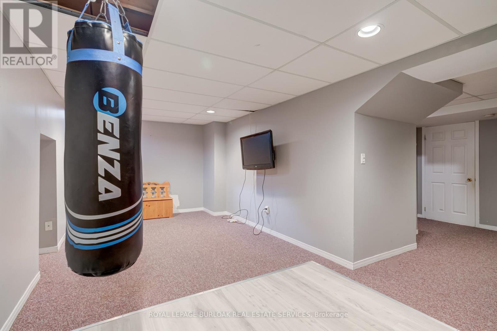 2055 Hunters Wood Drive, Burlington, ON - Indoor