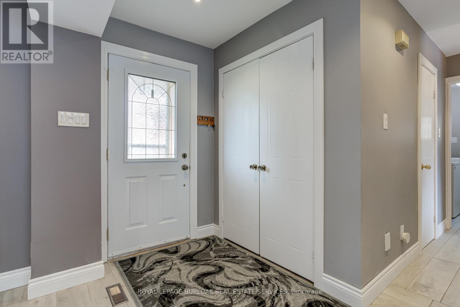 2055 Hunters Wood Drive, Burlington, ON - Indoor Photo Showing Other Room