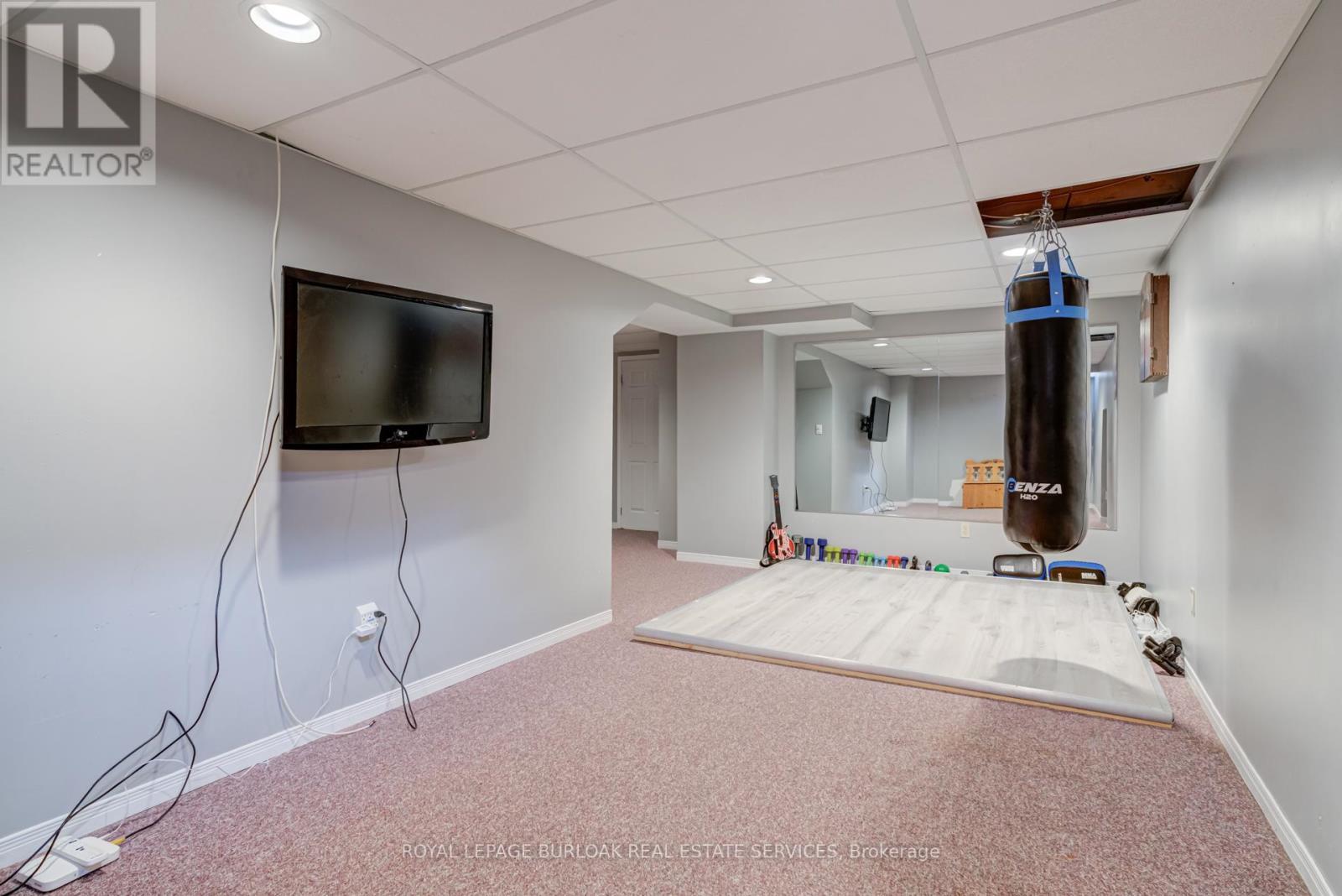 2055 Hunters Wood Drive, Burlington, ON - Indoor Photo Showing Other Room