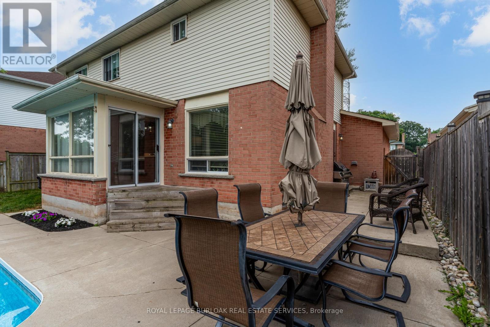 2055 Hunters Wood Drive, Burlington, ON - Outdoor With Deck Patio Veranda