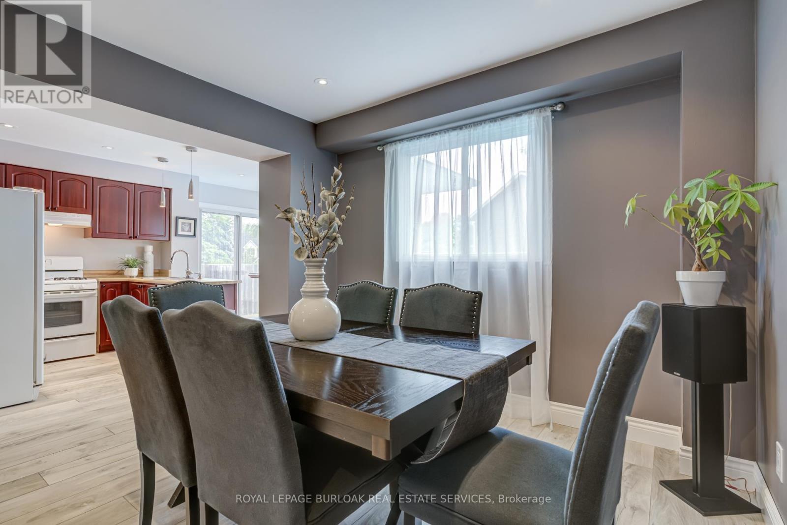 2055 Hunters Wood Drive, Burlington, ON - Indoor Photo Showing Dining Room