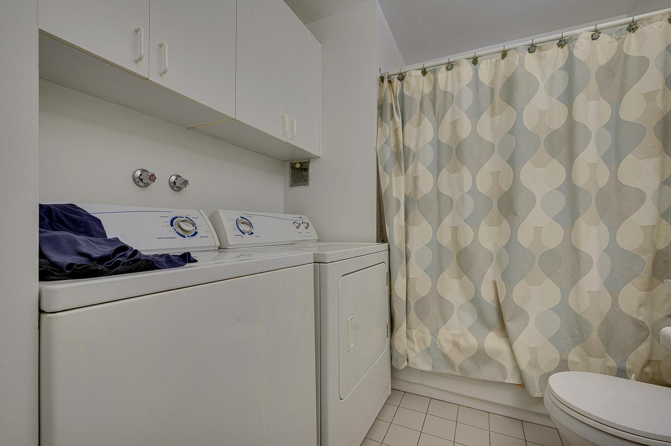 Bathroom - 201-305 Rue Laviolette, Saint-Jérôme, QC - Indoor Photo Showing Bathroom